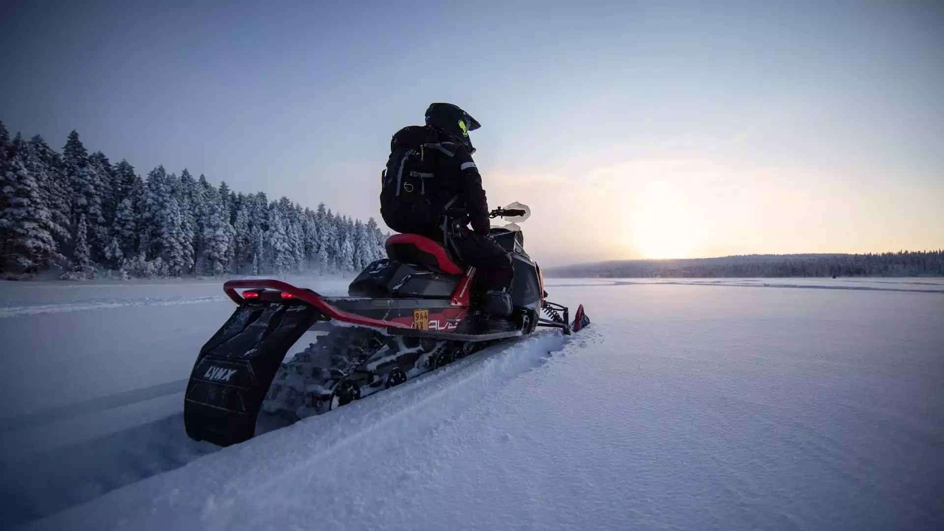 Sneeuwscooteren naar Posio en ijsvissen