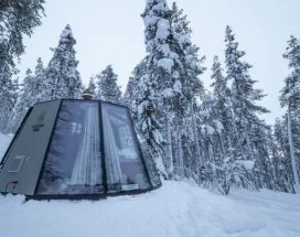 excursie-thumb-slapen-in-een-aurora-hut